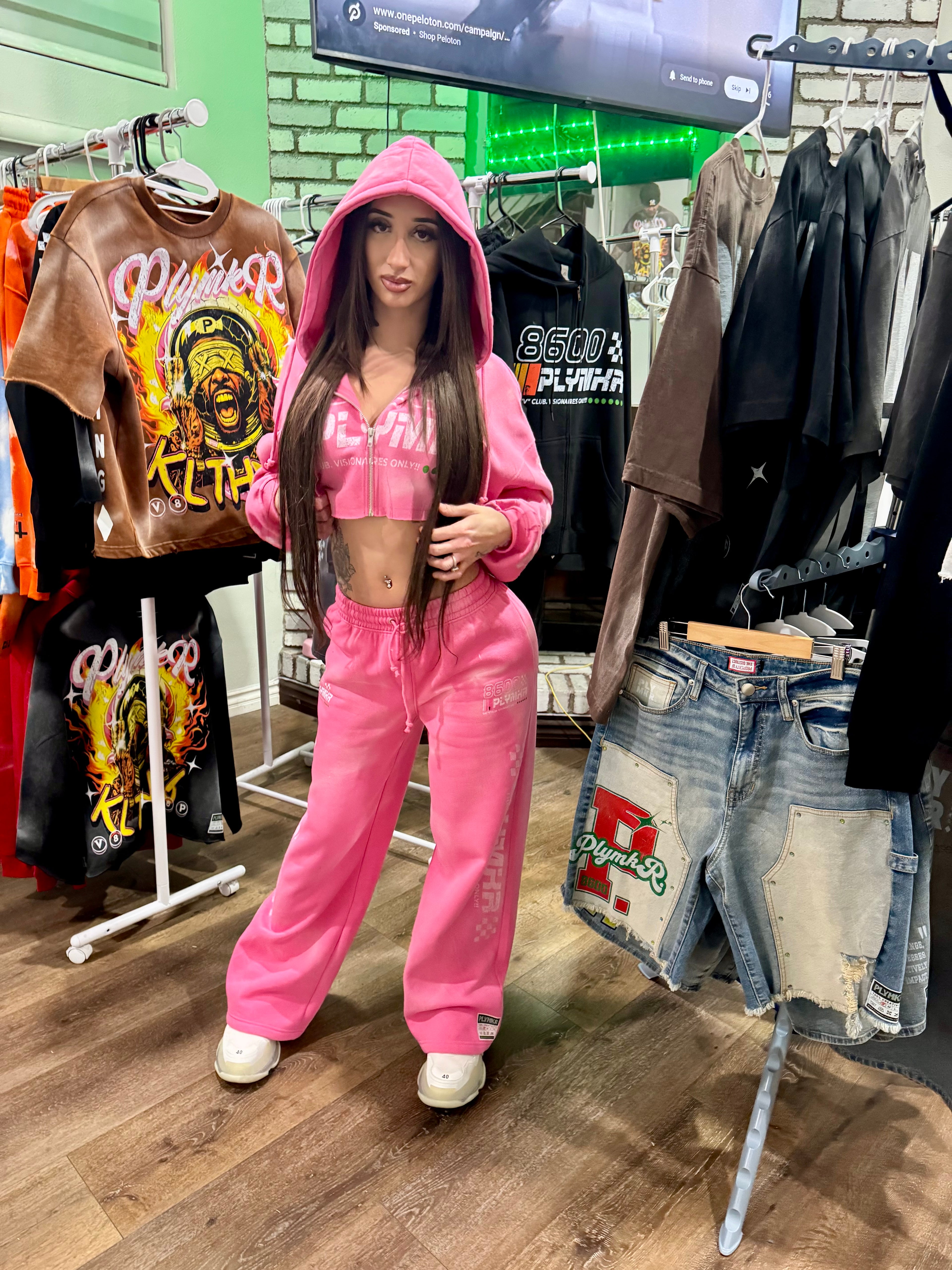 Track 1v Women’s Crop Sweatsuit (PLYMKR Pink)